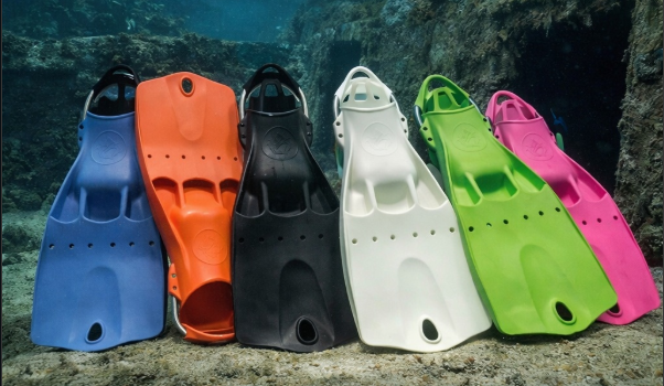Deep Six Eddy fins on a reef. the best sidemount and technical scuba diving fins for frog kick and back kick